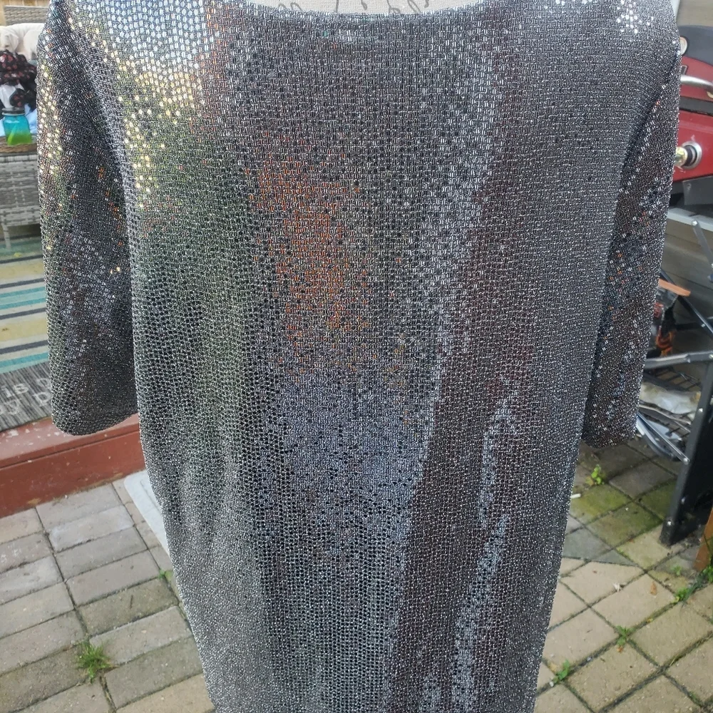 Connected Apparel Women's Silver Sequin Sparkly Top Size 3X - Picture 6 of 6